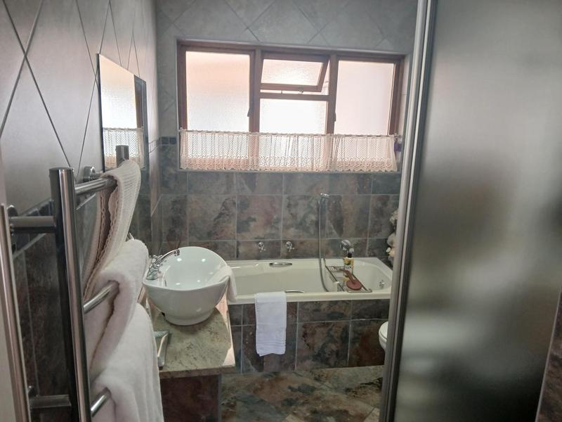 4 Bedroom Property for Sale in Stilbaai Wes Western Cape